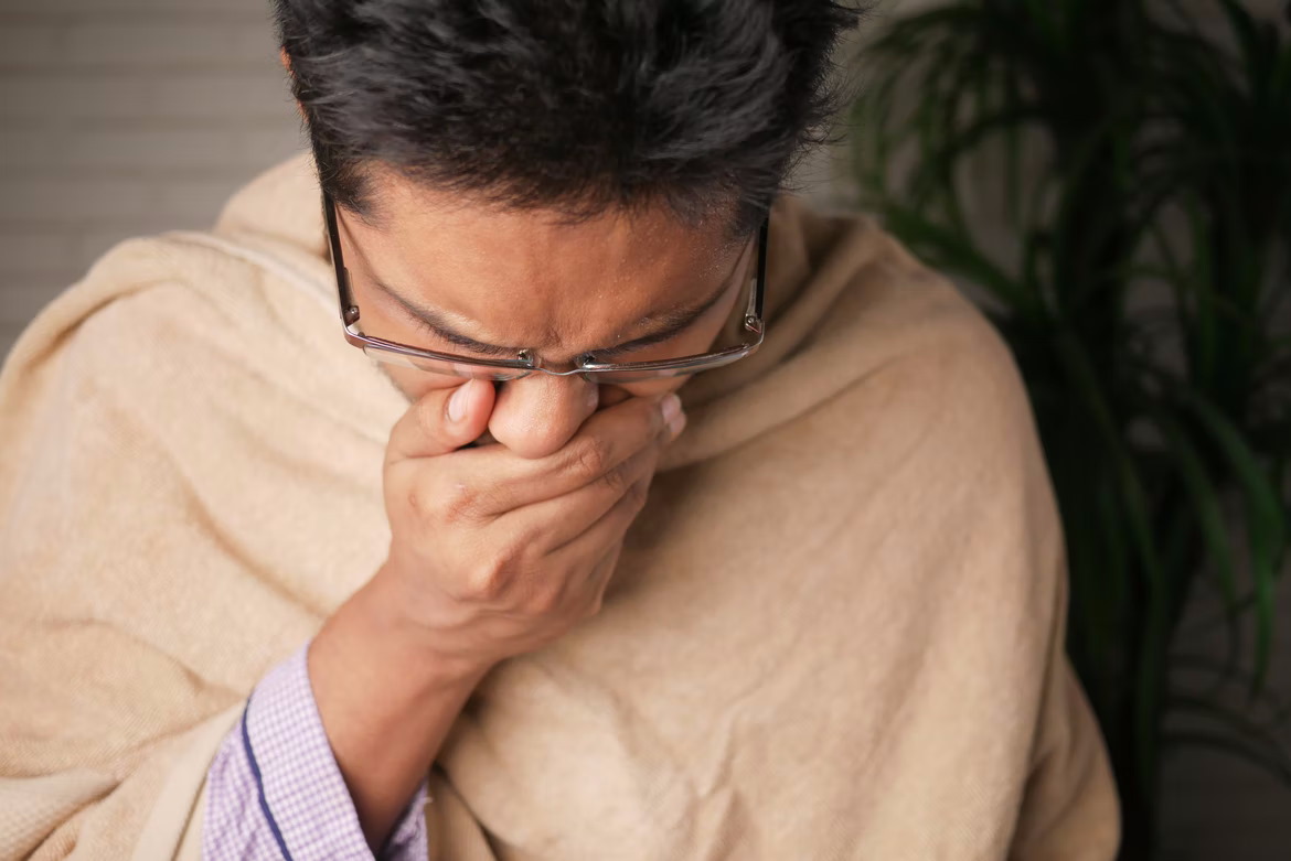Першение в горле: как и чем лечить можно в домашних условиях?